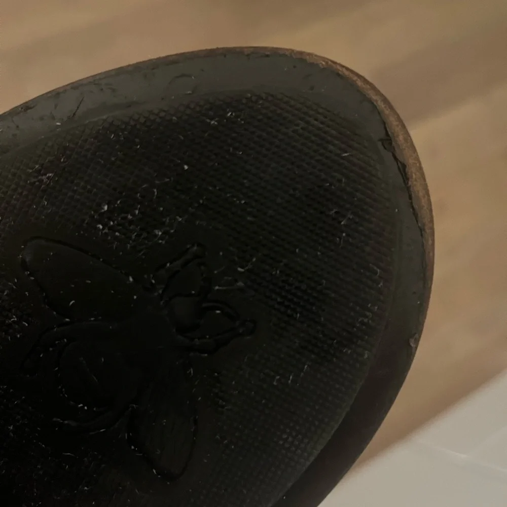 Gucci EUC Sandals Size 37 1/2 black with gold GG - Picture 3 of 4